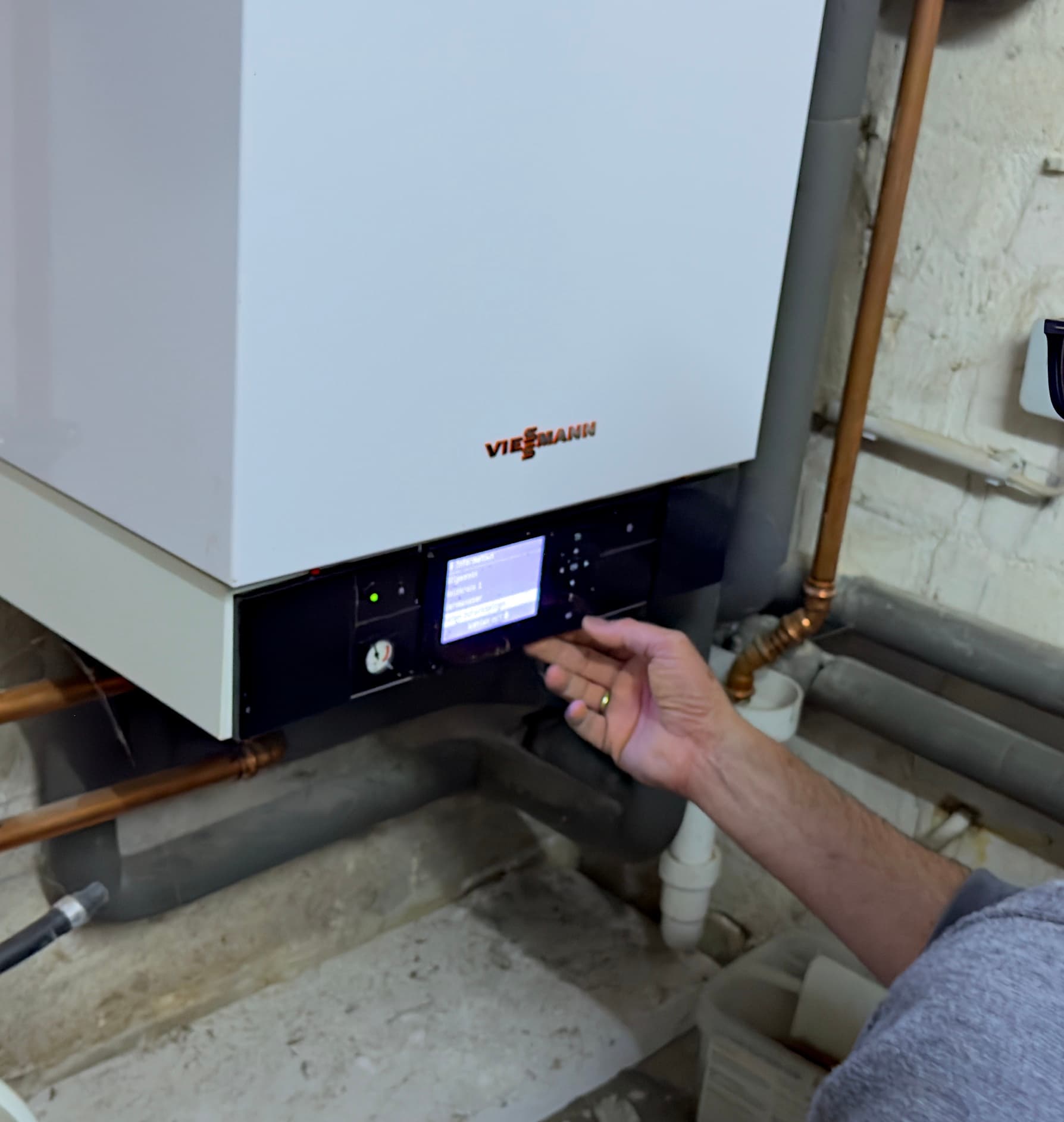 Bedienung einer Viessmann-Heizungsanlage bei der Vor-Ort-Beratung